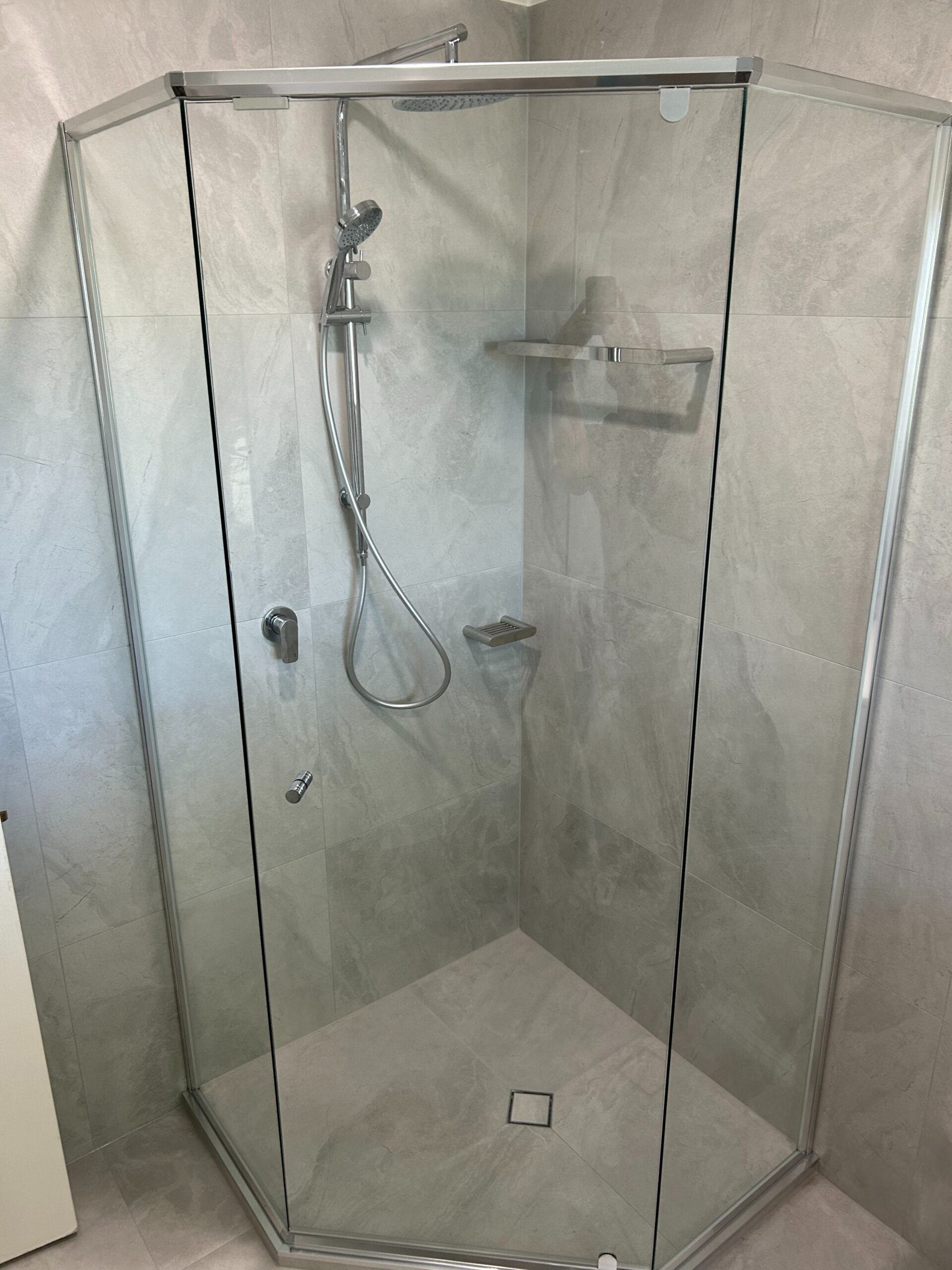 Semi Frameless Shower Screens - Image 7