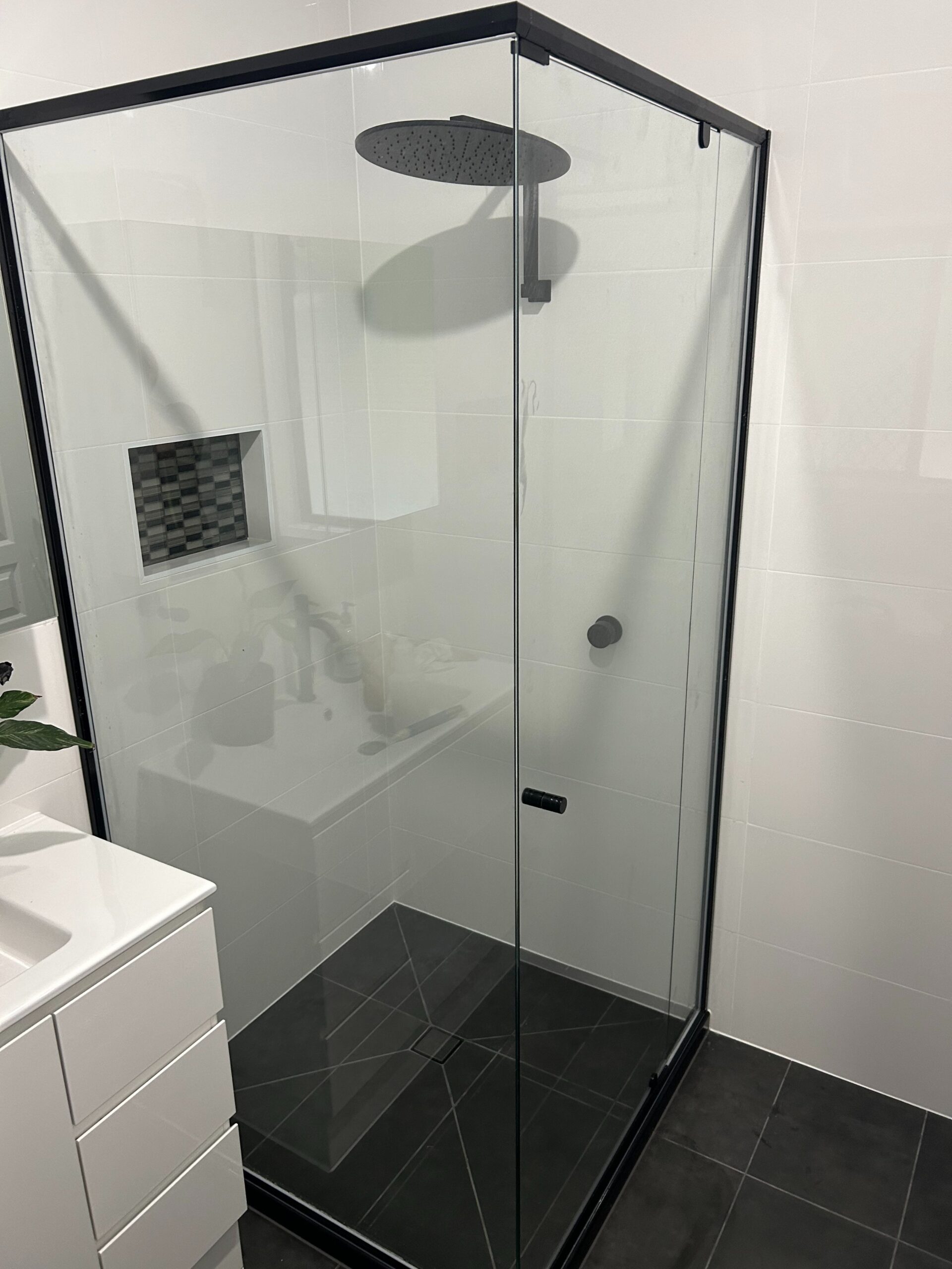 Semi Frameless Shower Screens - Image 19