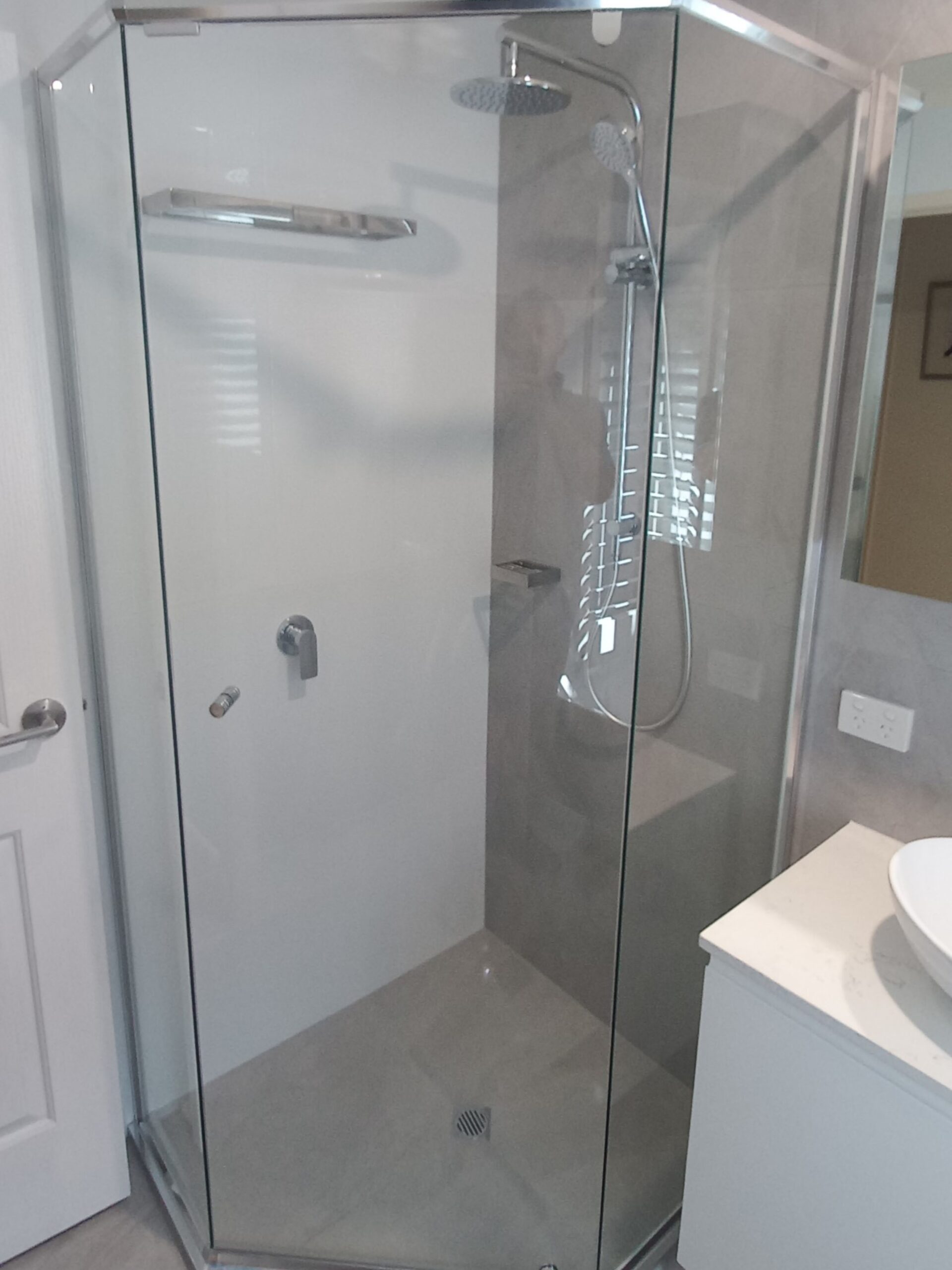 Semi Frameless Shower Screens - Image 27